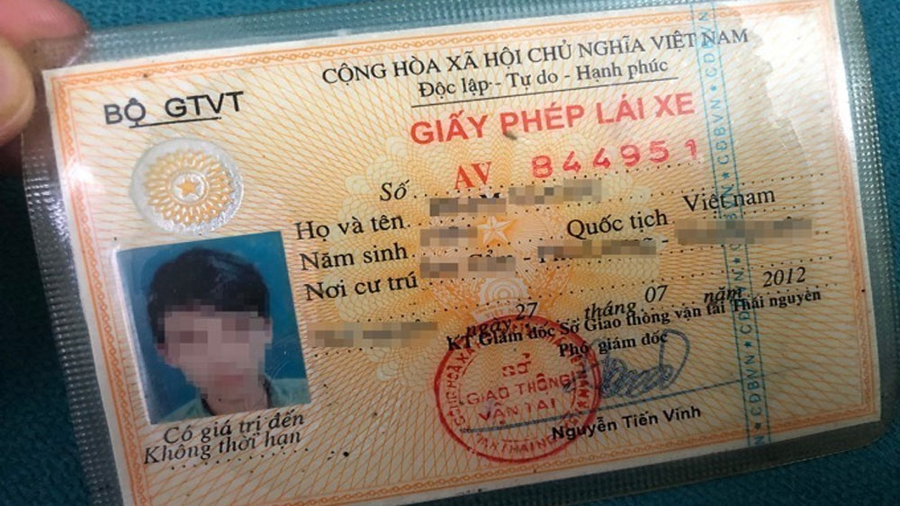Giấy phép lái môtô bằng vật liệu bìa do Bộ Giao thông Vận tải ban hành.