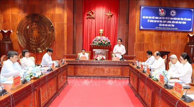 Quang cảnh buổi làm việc.