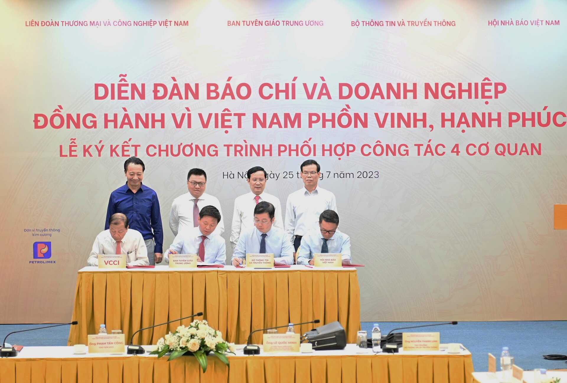 Lễ ký kết Chương trình phối hợp công tác giữa bốn cơ quan: Ban Tuyên giáo Trung ương, Bộ Thông tin và Truyền thông, Hội Nhà báo Việt Nam và Liên đoàn Thương mại và Công nghiệp Việt Nam (VCCI) ngày 25/7/2023.