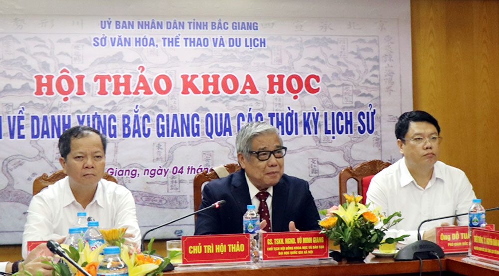 Ban chủ trì hội thảo.