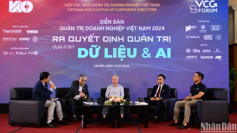 Quang cảnh phiên tọa đàm tại Diễn đàn Quản trị doanh nghiệp Việt Nam 2024 sáng 11/10.