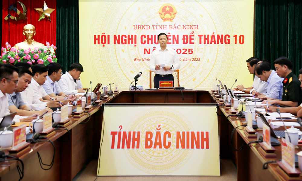 Đồng chí Vương Quốc Tuấn chủ trì hội nghị.