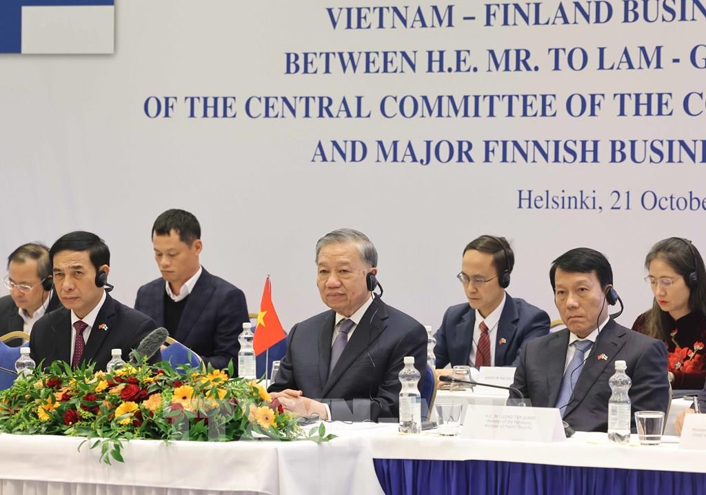 Tổng Bí thư Tô Lâm gặp một số doanh nghiệp tiêu biểu của Phần Lan tại thủ đô Helsinki, ngày 21/10/2025. Ảnh: Thống Nhất – TTXVN