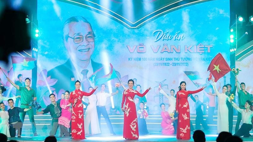 Chương trình nghệ thuật “Dấu ấn Võ Văn Kiệt”.