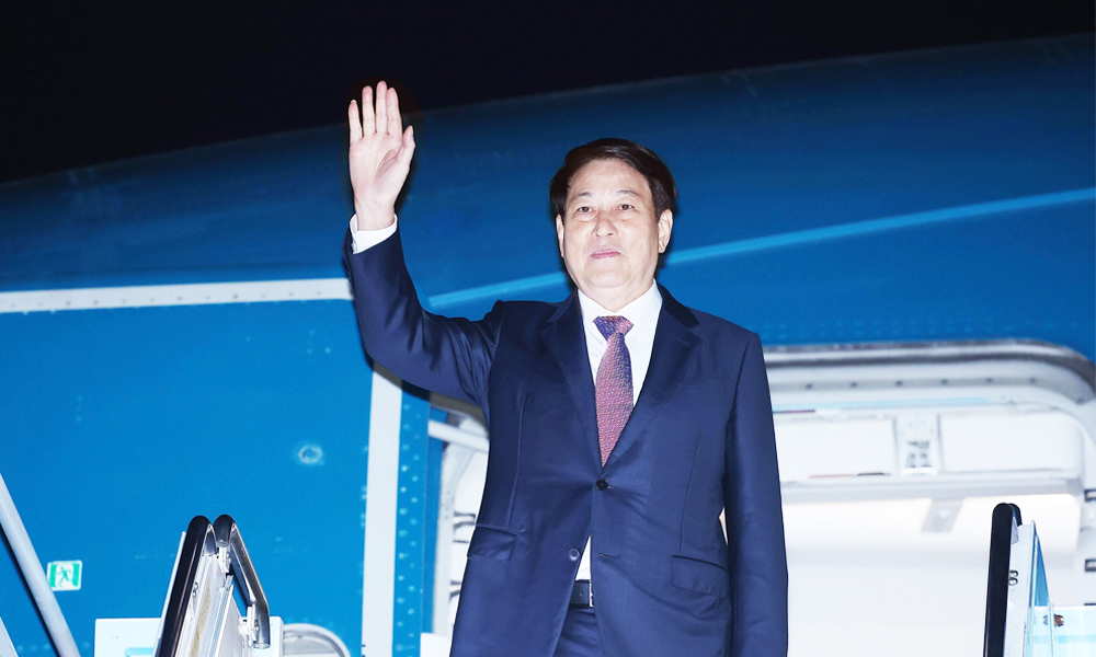 Chủ tịch nước Lương Cường rời sân bay Gimhae, kết thúc tốt đẹp chuyến tham dự Tuần lễ Cấp cao APEC lần thứ 32 và làm việc song phương tại Hàn Quốc.