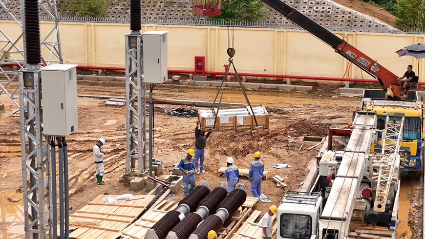 Thi công tại Dự án đường dây 500kV Lào Cai-Vĩnh Yên, tháng 8-2025. Ảnh: VIỆT LINH