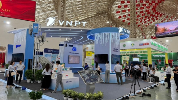 Gian hàng VNPT tại Triển lãm thành tựu kinh tế - xã hội 80 năm. Ảnh: VinaPhone