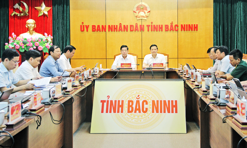 Các đồng chí: Nguyễn Văn Gấu, Vương Quốc Tuấn chủ trì tại điểm cầu tỉnh Bắc Ninh.