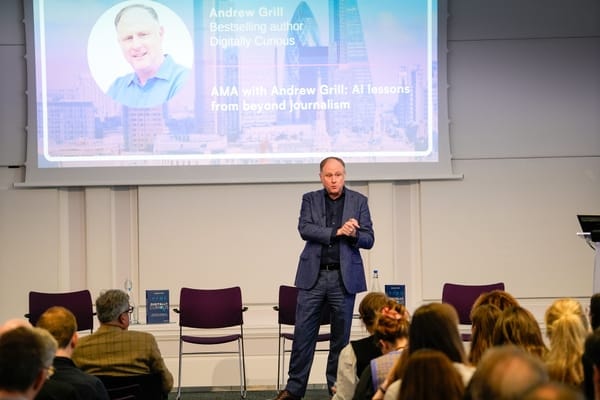 Andrew Grill tại Newsrewired vào ngày 26/11. Ảnh: Mark Hakansson/Marten Publishing