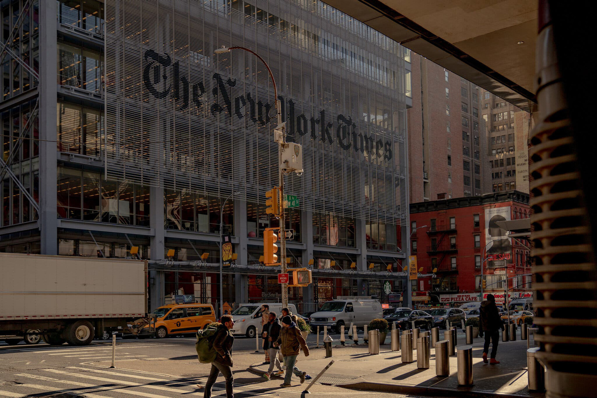 The New York Times đặt mục tiêu là 15 triệu người đăng ký vào cuối năm 2027. Ảnh: NYT