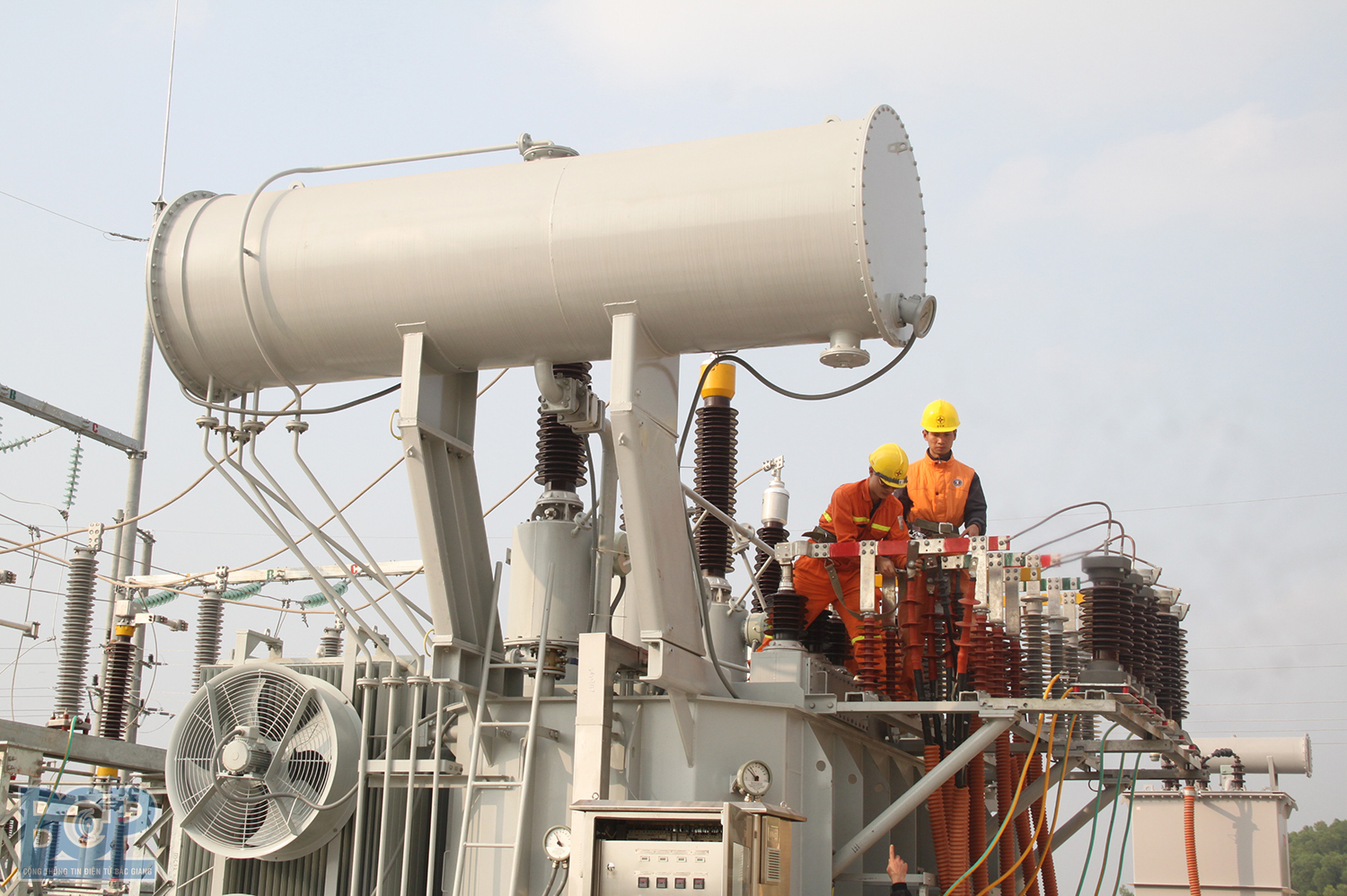 Đảm bảo cung cấp điện trong mùa nắng nóng năm 2022.