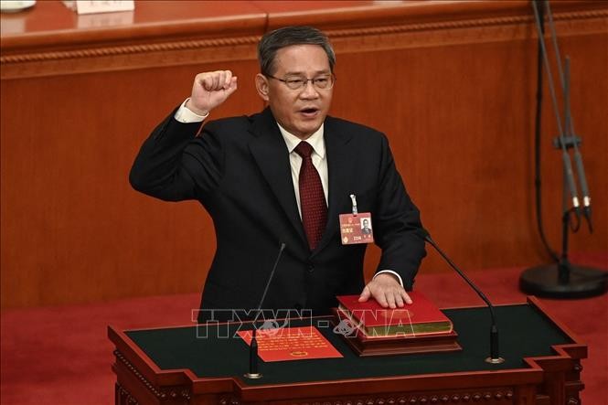 Ông Lý Cường tuyên thệ nhậm chức Thủ tướng Trung Quốc tại phiên họp toàn thể lần thứ 4 kỳ họp thứ nhất Đại hội Đại biểu nhân dân toàn quốc khóa 14 tại Bắc Kinh, ngày 11/3/2023. Ảnh: AFP/TTXVN 

