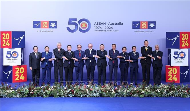 Thủ tướng Australia Anthony Albanese, Thủ tướng Phạm Minh Chính cùng các Trưởng đoàn và Tổng thư ký ASEAN Kao Kim Hourn chụp ảnh chung. Ảnh: Dương Giang/TTXVN