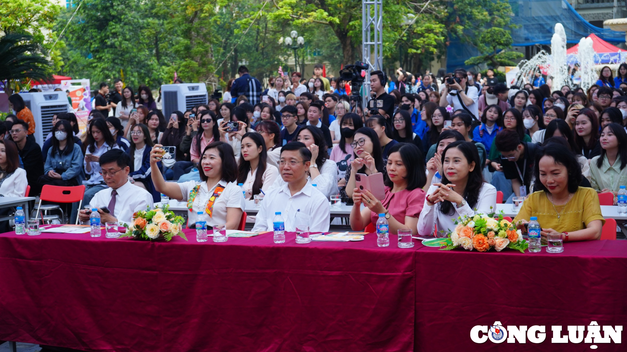 Các đại biểu dự Ngày hội Tư vấn Tuyển sinh - Hướng nghiệp - Việc làm của Học viện Báo chí và Tuyên truyền tổ chức. Ảnh: Lê Tâm