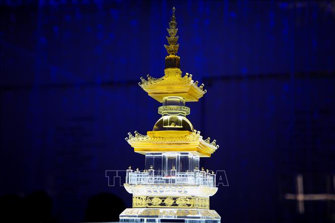 Ngọc xá lợi Đức Phật Thích Ca được an tọa và tôn trí trang trọng trong bảo tháp lưu ly 2 tầng trên đỉnh núi Bà Đen. Ảnh: Giang Phương/TTXVN