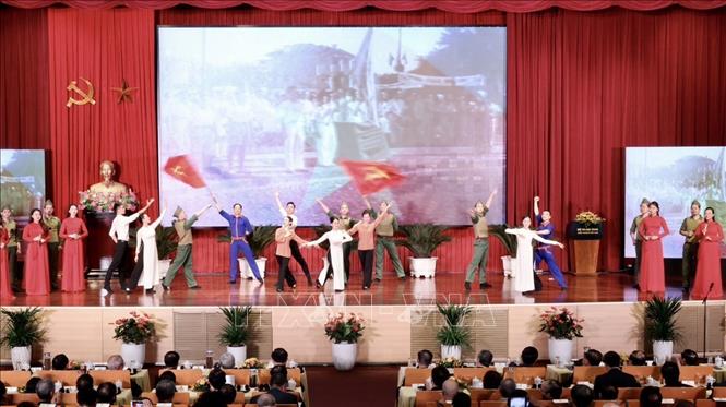 Chương trình văn nghệ chào mừng lễ kỷ niệm. Ảnh: Lâm Khánh/TTXVN