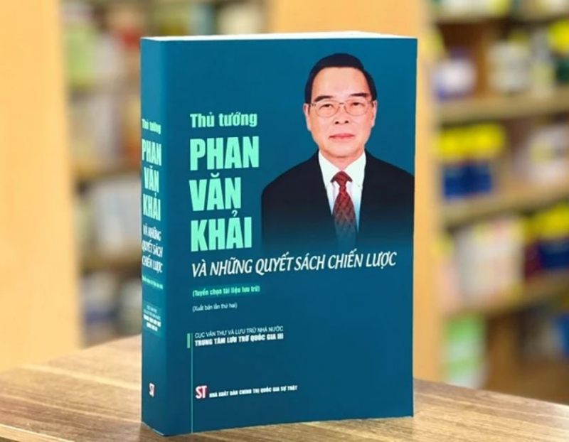 Cuốn sách “Thủ tướng Phan Văn Khải và những quyết sách chiến lược” vừa được Nhà xuất bản Chính trị quốc gia Sự thật tái bản.