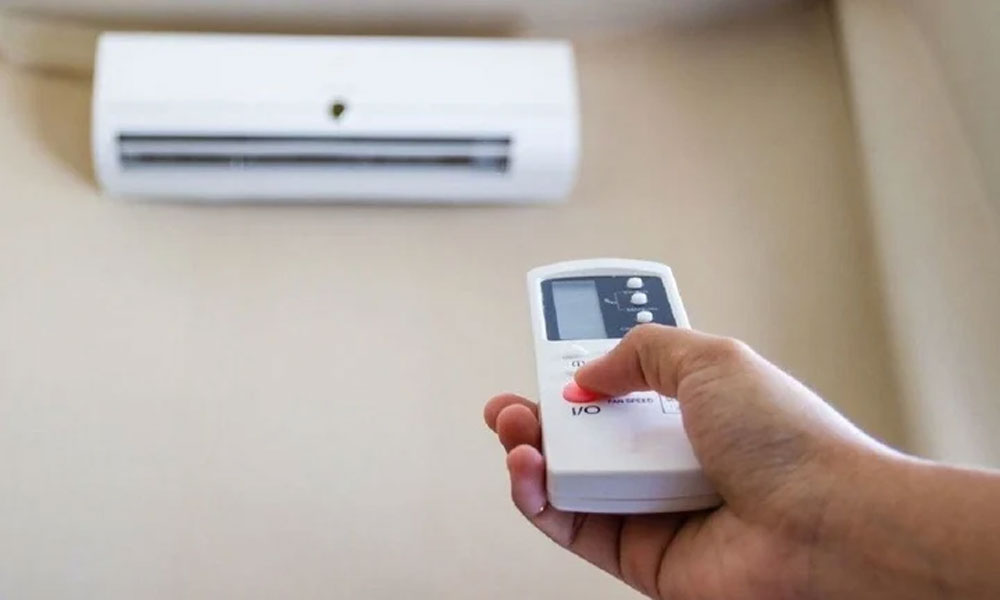 
Người dân nên tìm hiểu để sử dụng điện một cách an toàn, hiệu quả trong mùa nắng nóng. (Ảnh minh họa)