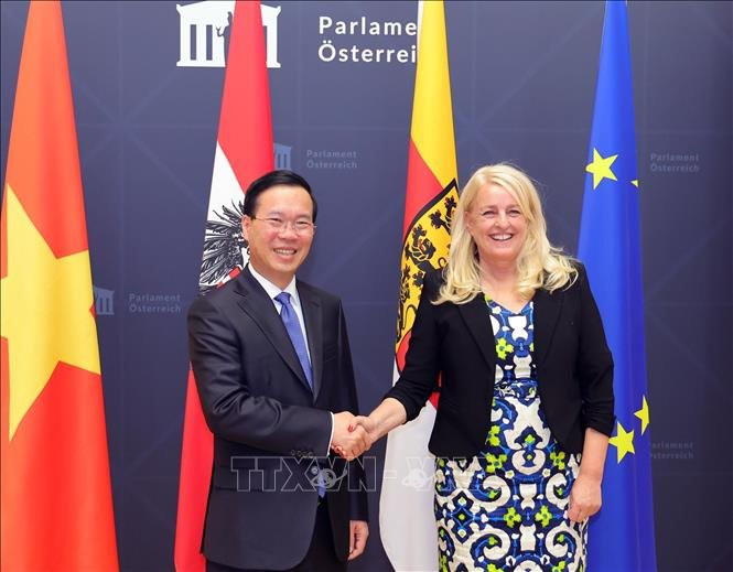 Chủ tịch nước Võ Văn Thưởng và Chủ tịch Thượng viện Áo Claudia Arpa.