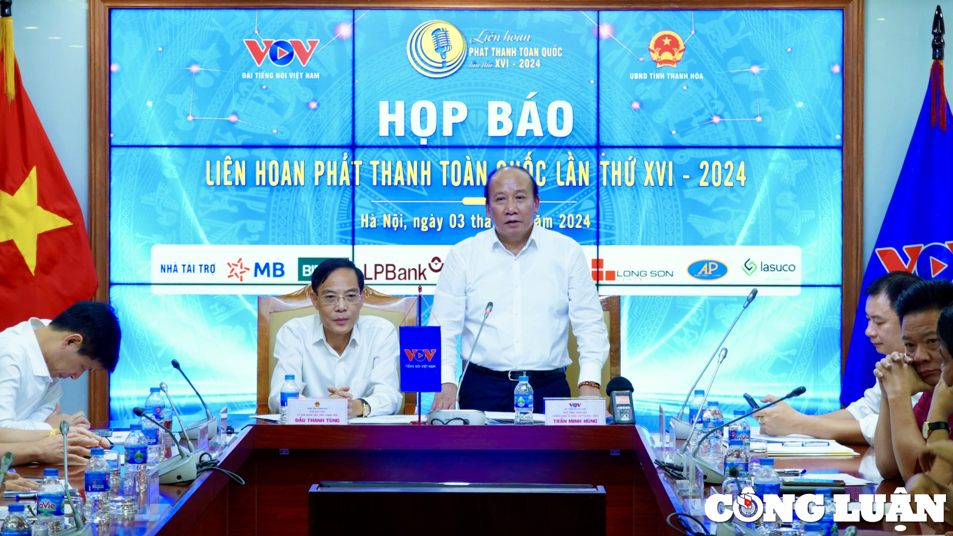 Ông Trần Minh Hùng, Phó Tổng Giám đốc Đài Tiếng nói Việt Nam, Trưởng Ban Tổ chức Liên hoan phát thanh toàn quốc lần thứ XVI chia sẻ thông tin tại buổi họp báo. Ảnh: Lê Tâm