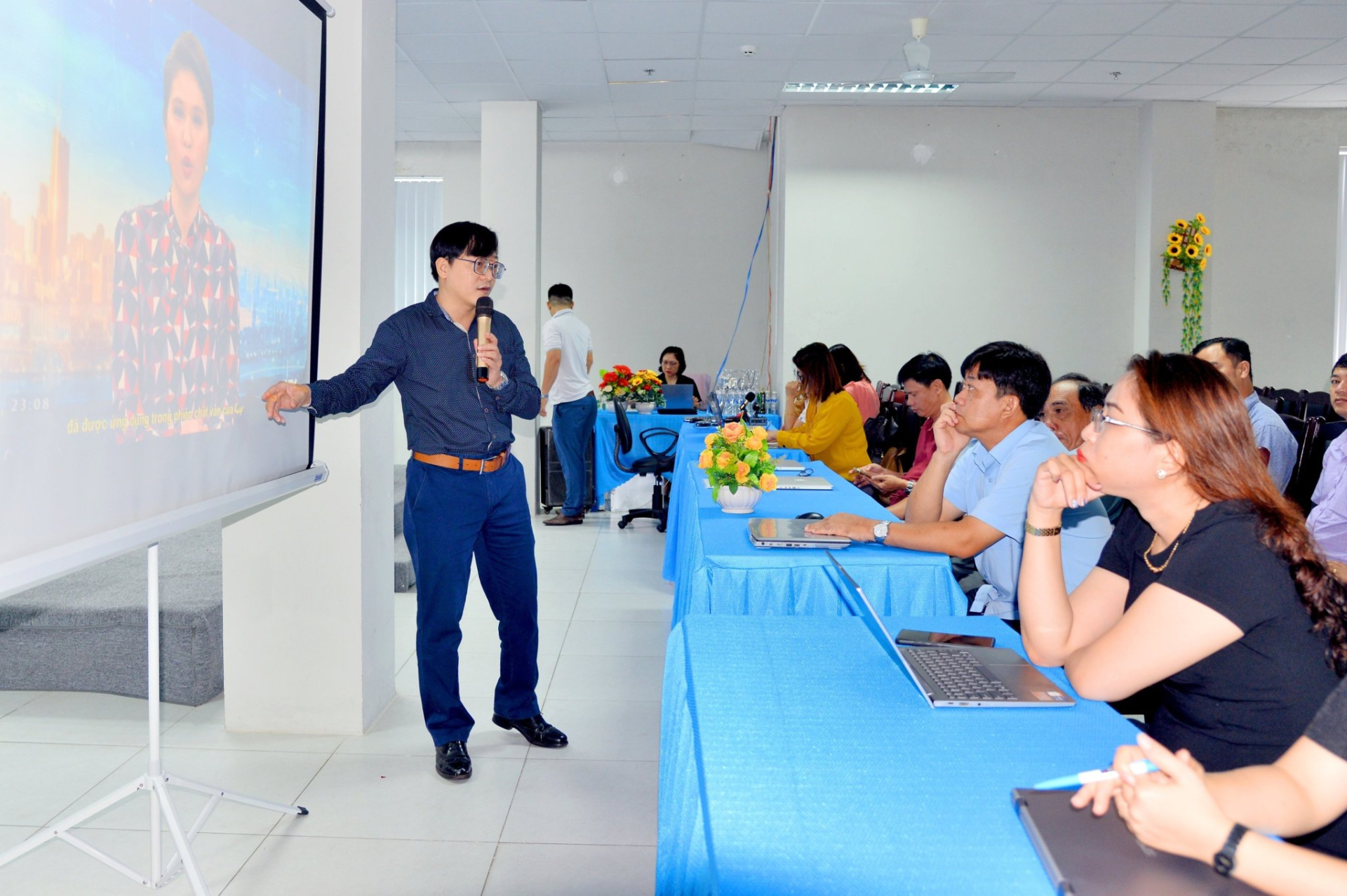 Hội Nhà báo Kiên Giang tập huấn kỹ năng ứng dụng trí tuệ nhân tạo trong tác nghiệp báo chí. Ảnh: NVCC.