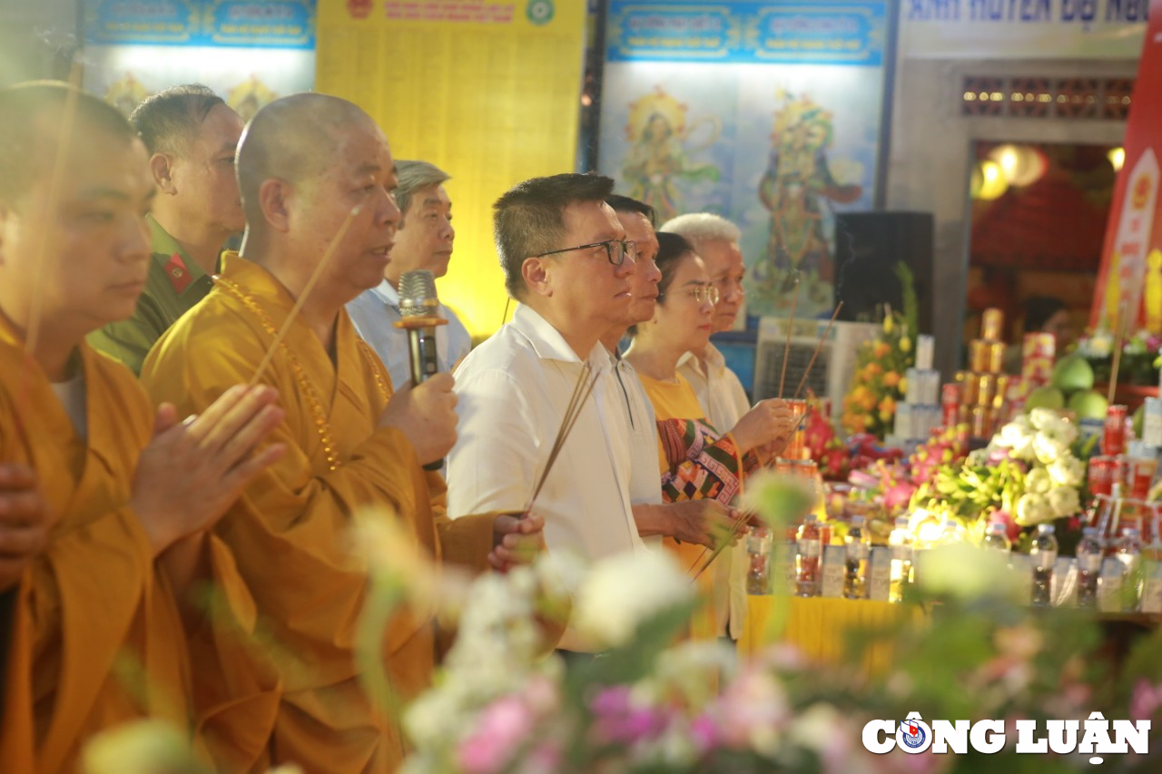 Lễ Cầu siêu cho anh linh các nhà báo chiến sỹ tại Chùa Âu Lạc – Chùa Da thành phố Vinh, ngôi Chùa duy nhất trong cả nước thờ tự 512 liệt sĩ là phóng viên, nhà báo đã hi sinh trong các cuộc chiến tranh bảo vệ Tổ quốc.