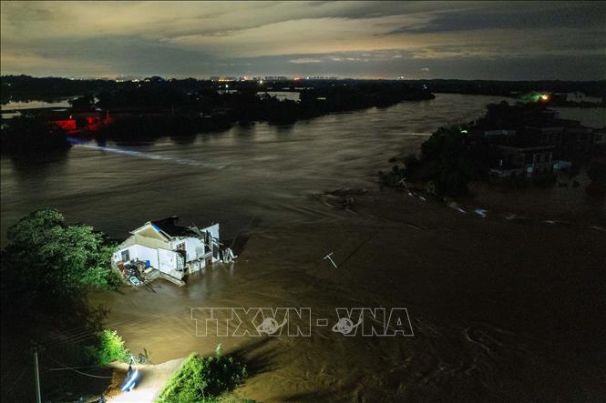 Hiện trường vỡ đê sông Juanshui ở huyện Tương Đàm, tỉnh Hồ Nam, Trung Quốc, ngày 29/7/2024. Ảnh: THX/TTXVN