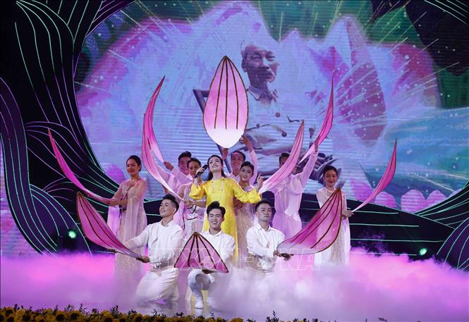 Tiết mục nghệ thuật biểu diễn tại chương trình. Ảnh: Doãn Tấn/TTXVN