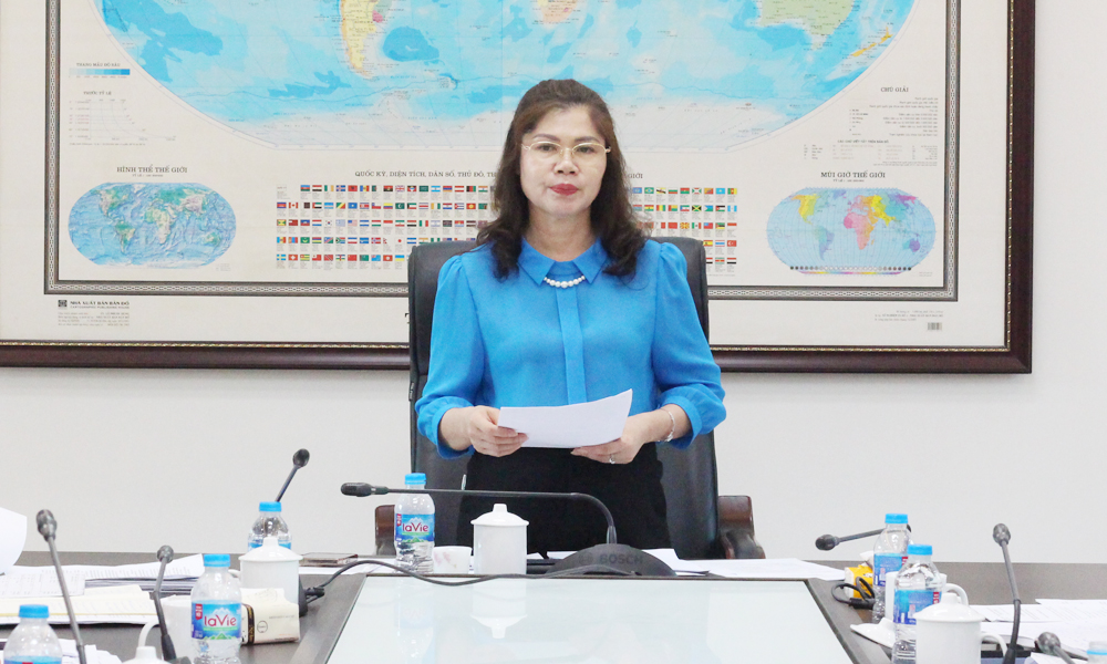 Quang cảnh buổi làm việc của Đoàn giám sát tại Ban Quản lý các KCN tỉnh.