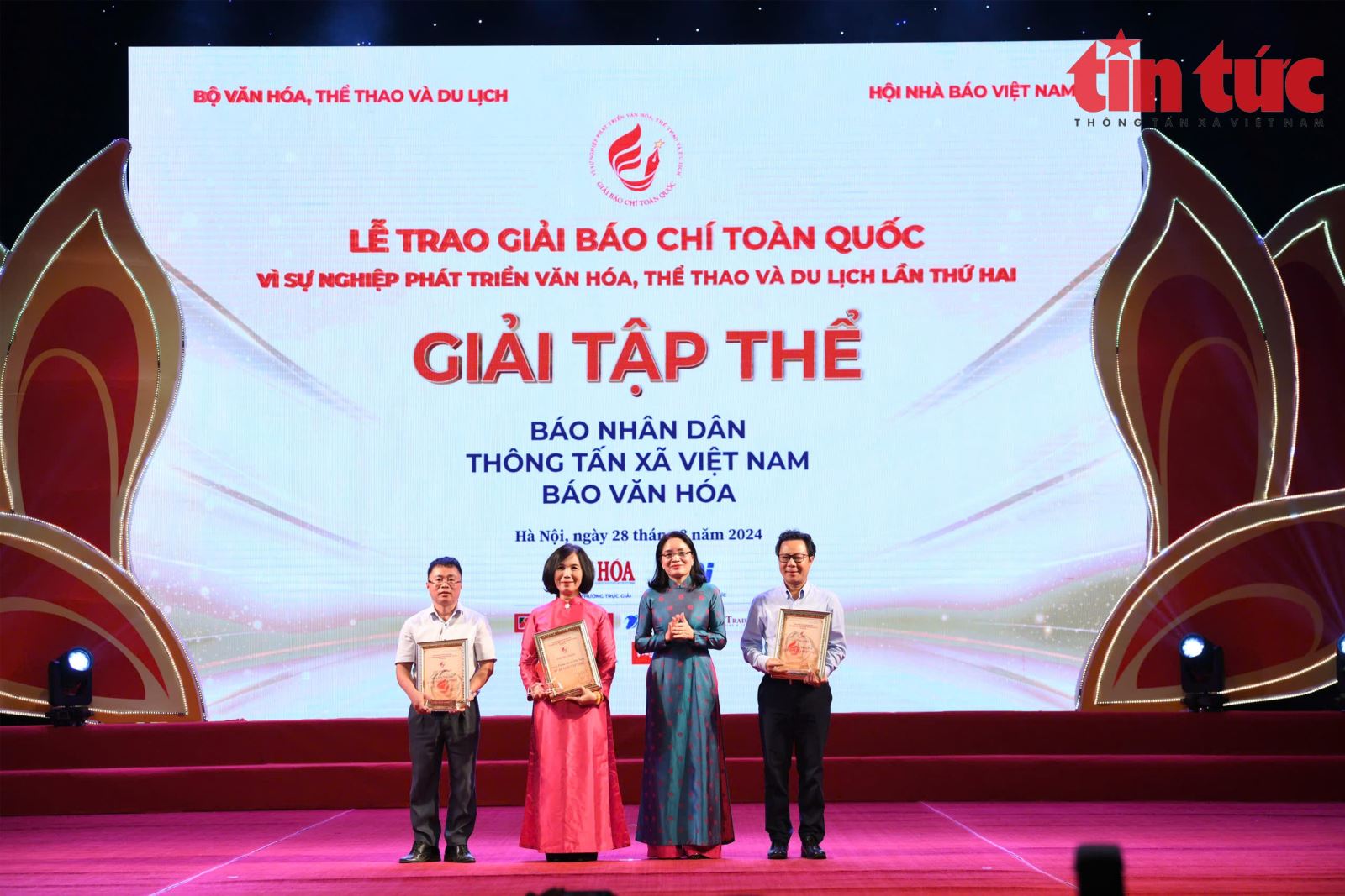 Ba đơn vị được nhận giải Tập thể.