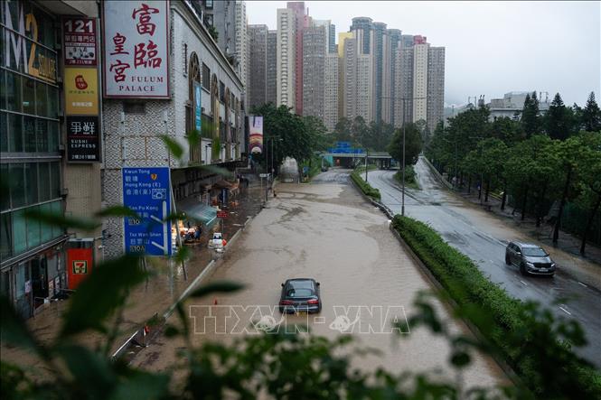 Nhiều tuyến đường bị ngập lụt sau những trận mưa lớn ở Hong Kong (Trung Quốc), ngày 8/9/2023. Ảnh: AFP/TTXVN