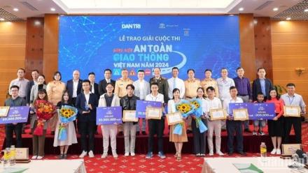 Trao giải thưởng cho các tác phẩm xuất sắc Cuộc thi “Sáng kiến An toàn giao thông Việt Nam 2024”.