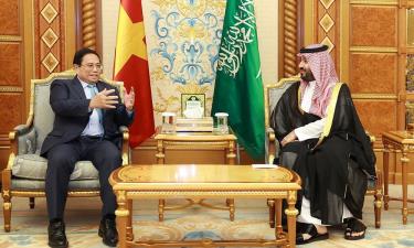 Thủ tướng Phạm Minh Chính gặp Hoàng Thái tử kiêm Thủ tướng Ảrập Xêút Mohammed Bin Salman.