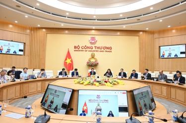 Quang cảnh một phiên họp trực tuyến đàm phán thuế đối ứng với Hoa Kỳ tại Bộ Công Thương.