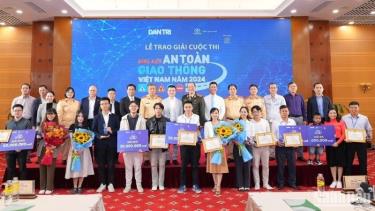 Trao giải thưởng cho các tác phẩm xuất sắc Cuộc thi “Sáng kiến An toàn giao thông Việt Nam 2024”.