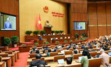 Quốc hội làm việc tại hội trường, nghe Tờ trình và Báo cáo thẩm tra dự án Luật sửa đổi, bổ sung một số điều của Luật Quản lý nợ công.