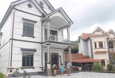 Nhờ tham gia xuất khẩu lao động, nhiều gia đình ở thôn Đồng Hả, xã Yên Định xây nhà khang trang.