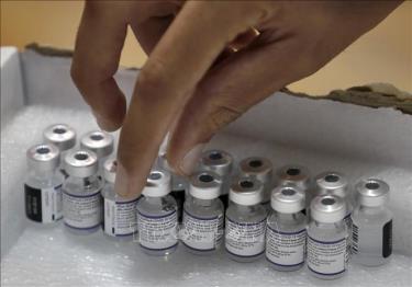 Vaccine ngừa COVID-19 của hãng dược phẩm Pfizer-BionTech. Ảnh minh họa: AFP/TTXVN