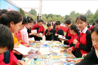 Học sinh Trường Phổ thông Dân tộc nội trú – Trung học sơ sở huyện Yên Sơn hưởng ứng Ngày Sách và Văn hóa đọc Việt Nam năm 2024.