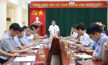 Đồng chí Trịnh Văn Ánh, Tổng Biên tập Báo Bắc Giang chủ trì cuộc họp.