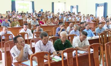 Cán bộ làm công tác giảm nghèo trên địa bàn huyện Yên Dũng tham gia lớp tập huấn do UBND huyện tổ chức.