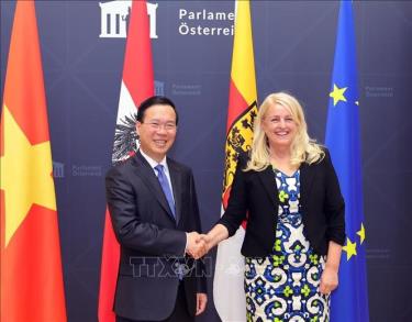 Chủ tịch nước Võ Văn Thưởng và Chủ tịch Thượng viện Áo Claudia Arpa.