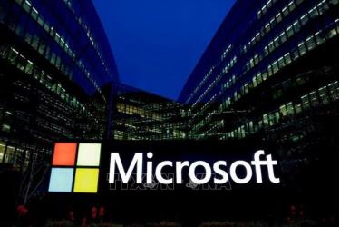 Biểu tượng của Microsoft tại một văn phòng ở Issy-les-Moulineaux, gần Paris, Pháp ngày 25/3/2024. Ảnh: REUTERS/TTXVN