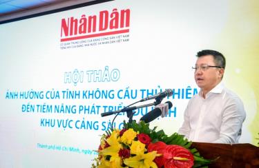 Tổng Biên tập Báo Nhân Dân Lê Quốc Minh phát biểu tại Hội thảo.