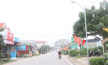 Hệ thống điện chiếu sáng được lắp đặt tại các tuyến đường xã Quý Sơn.