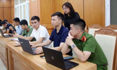 Đội ngũ cán bộ, công chức, viên chức tỉnh Bắc Giang thường xuyên được tập huấn, nâng cao kiến thức về công nghệ thông tin.