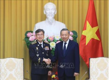 Tổng Bí thư, Chủ tịch nước Tô Lâm tiếp Tư lệnh Cơ quan Cảnh sát biển Hàn Quốc Kim Jong Uk. Ảnh: Lâm Khánh/TTXVN