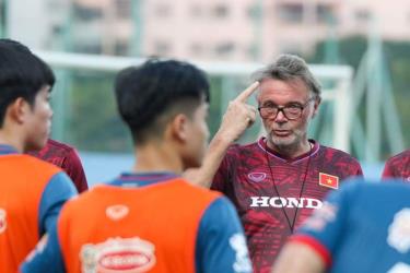 Huấn luyện viên Philippe Troussier chính thức quyết định lựa chọn 23 cầu thủ cho danh sách đội tuyển U23 Việt Nam tham dự Vòng loại U23 châu Á 2024. (Ảnh: VFF)