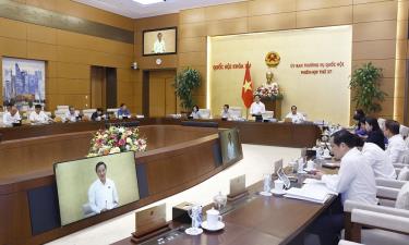 Quang cảnh phiên họp.