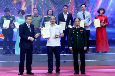 Nhà báo Trần Duy Hưng – Báo Lao động đoạt giải C Giải báo chí Quốc gia lần thứ XV-năm 2020.
